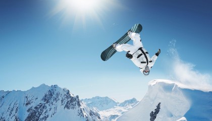 开云kaiyun|法比奥制胜进球点燃全场激情，团队凝聚力演绎足球动人魅力