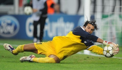 开云体育平台|草根力量撼动豪门，伯恩利战平曼联，小球迷举牌致谢阿莫林