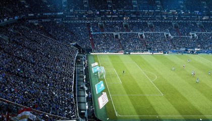 开云体育官网-往自己门里干！莫桑比克球员打进逆天乌龙，倒地后卧射自家空门